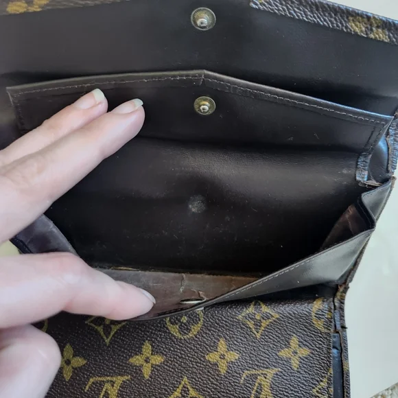 Louis Vuitton Envelope Wallet - Picture 10 of 16